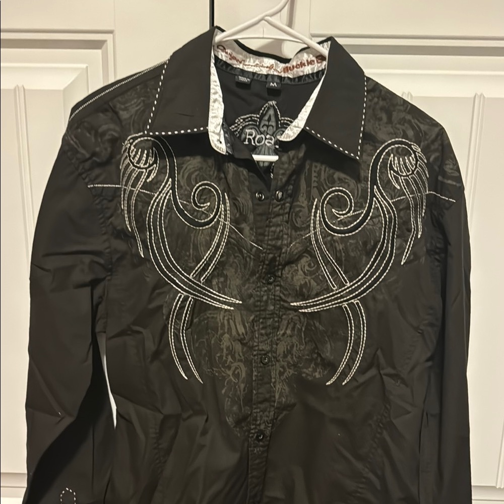 Roar Men's Black Embroidered Button Down Shirt Medium